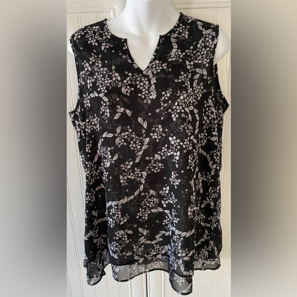 ⭐️3 for 20$⭐️ Flowy Black and White Sleeveless Top